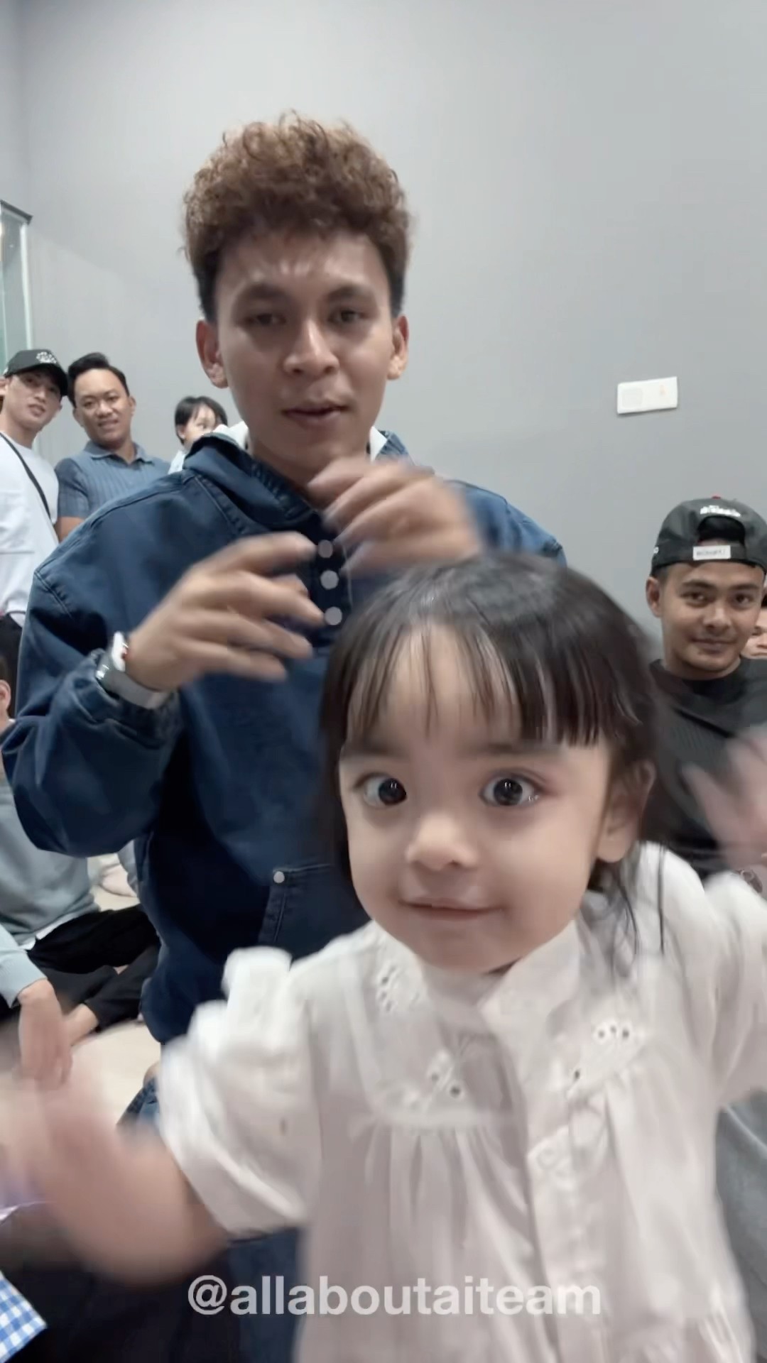 Banyaknya Peminat Ayla Kat Belakang Tu! ? #ayla #aipaih #aiteam